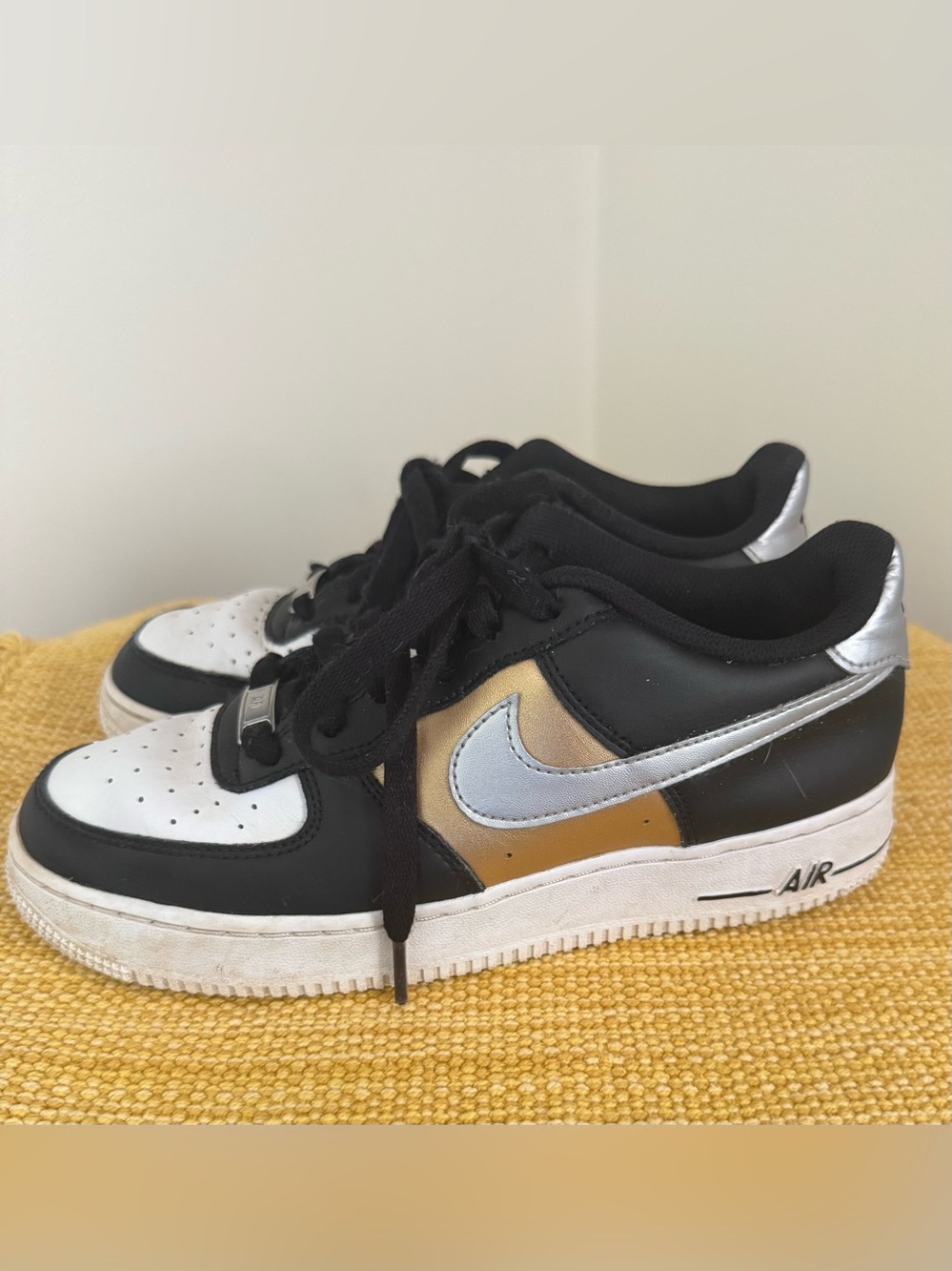 Nike Air Force 1 Boys Sneakers, Size 6.5 - Picture 2 of 4